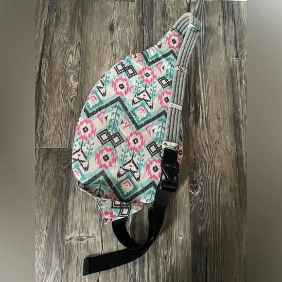 KAVU Rope Sling Crossbody Backpack Geometric Tribal Print - Picture 7 of 9